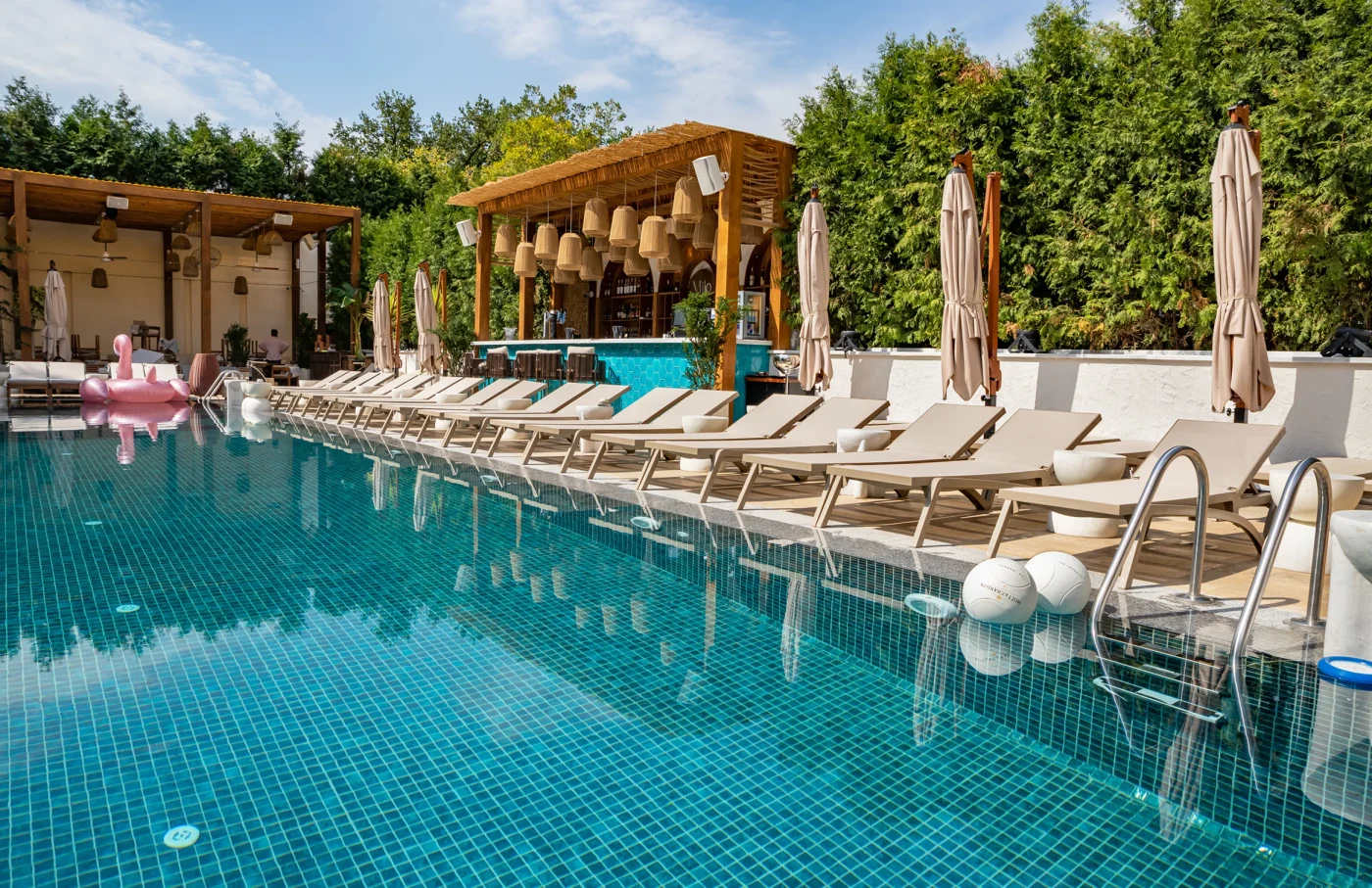 Eden Pool Bar